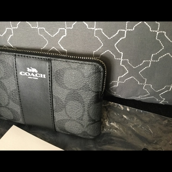 Corner Zip Wristlet in Signature Canvas - Picture 3 of 6